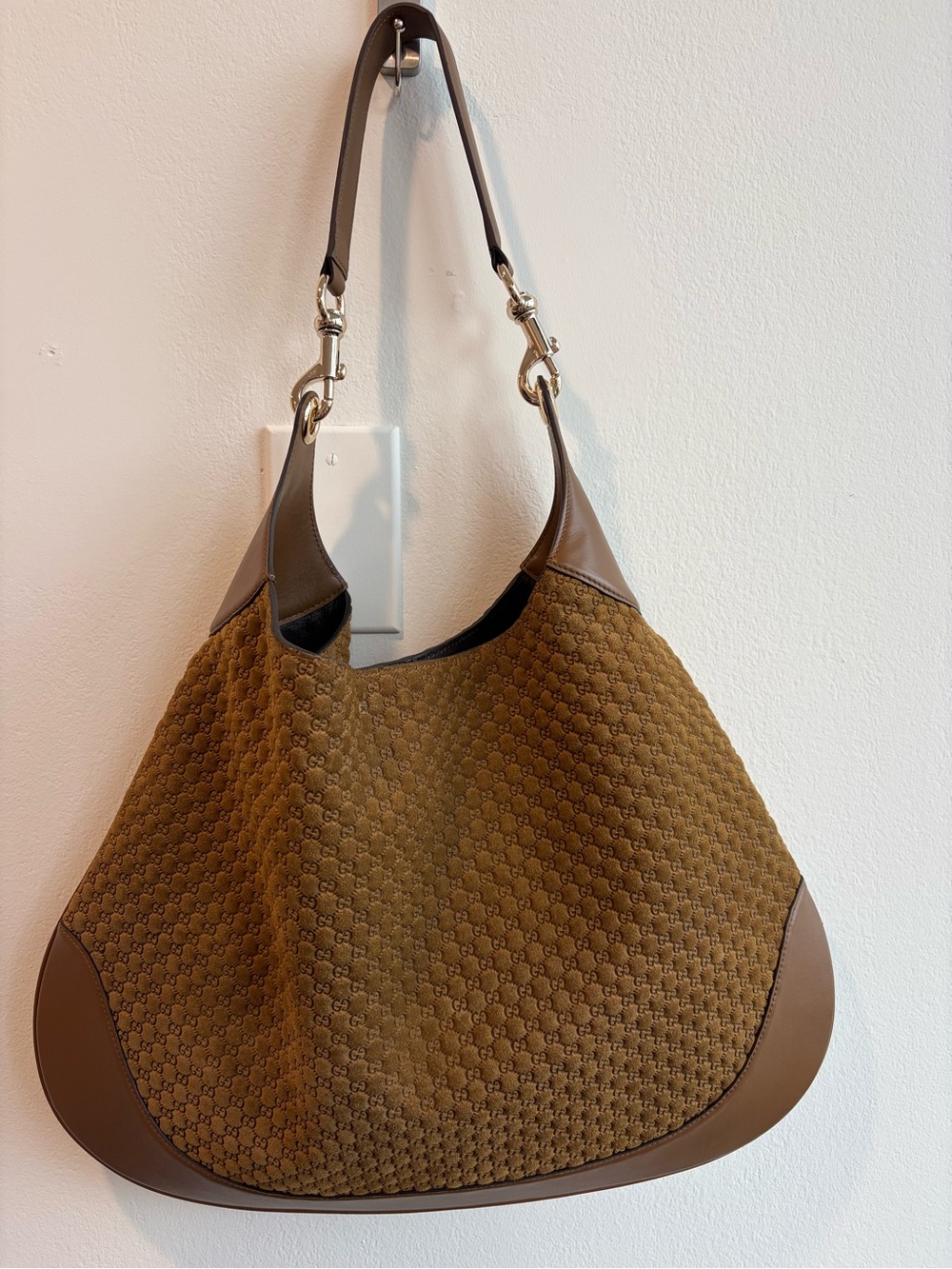 Designer-Style Tan Shoulder Bag with Monogram Pattern - Picture 4 of 5